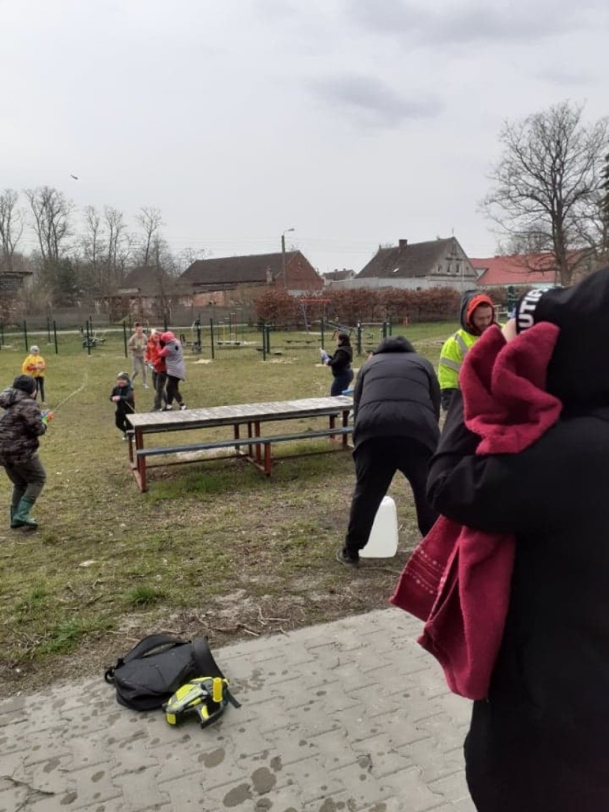 Lany Poniedziałek w Grabicach, czyli tzw. Wodna Wojna.