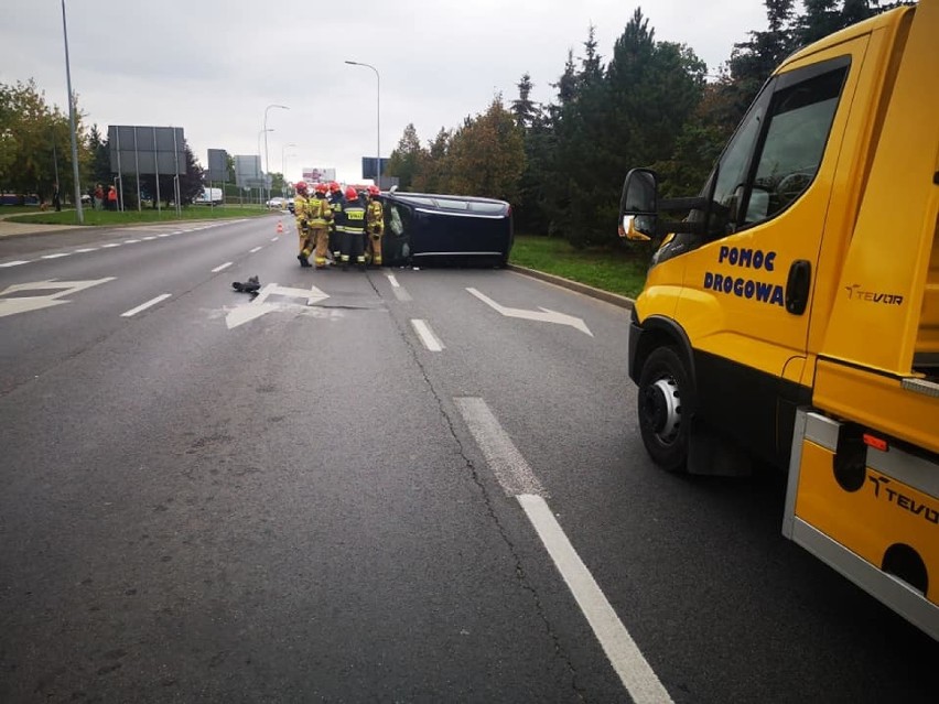 Zderzenie dwóch samochodów na rondzie Maczka w Bydgoszczy. Są utrudnienia! [zdjęcia]