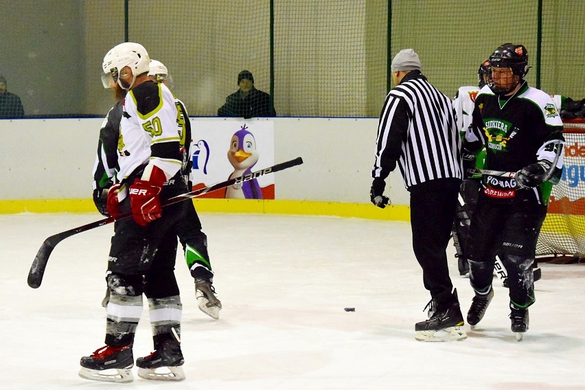 Hokej na lodzie. W Pilskiej Lidze Hokejowej odbyły się spotkania półfinałowe. Zobaczcie zdjęcia z meczu Żółwie Piła – Siekiera Szamocin