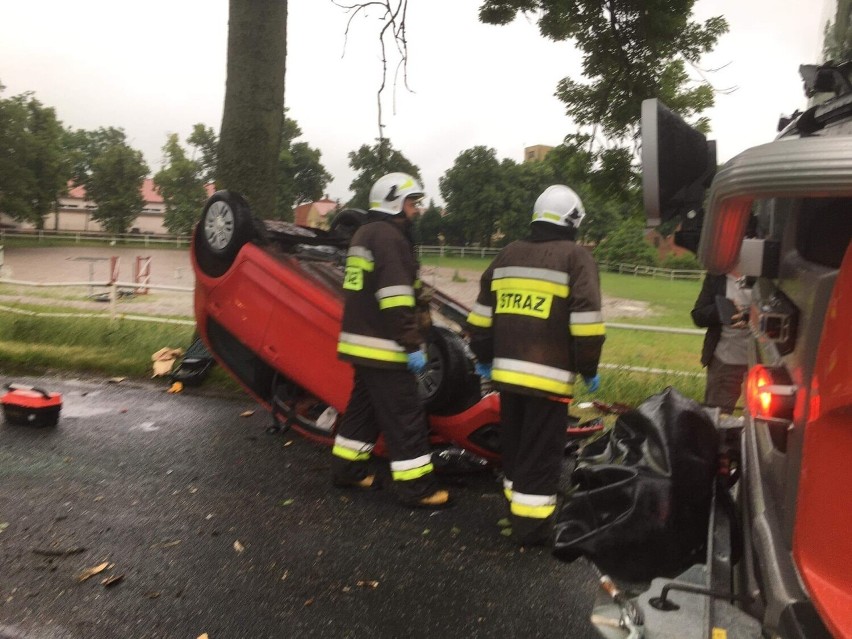 Kierowca, który dachował w Działowie w poniedziałek, 20...