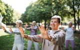 Chroni mózg, wzmacnia ciało. To idealna aktywność dla seniorów. Tai chi spowalnia nawet rozwój parkinsona!