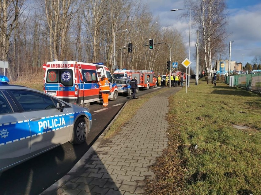 W zderzeniu dwóch samochodów poszkodowane zostały dwie osoby