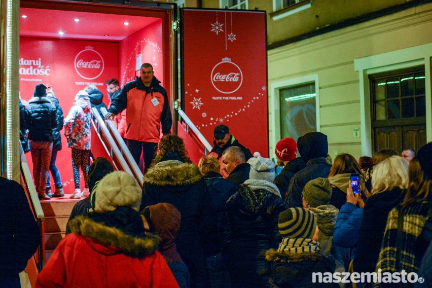Ciężarówka Coca-Coli przyciągnęła tłumy na Rynek [wideo, zdjęcia]