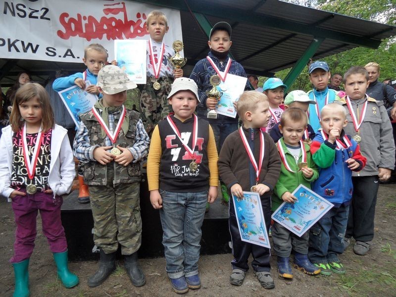 Nad Grajdołkiem w Jaworznie odbyły się zawody wędkarskie dla dzieci i dorosłych z &quot;Solidarności&quot;