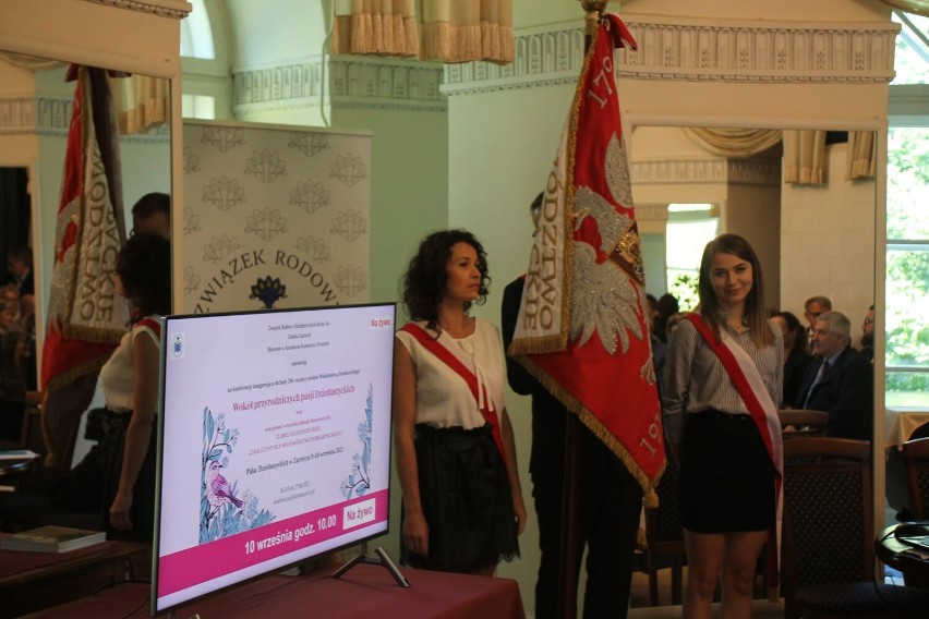  Izabela Dzieduszycka uhonorowana odznaką "Zasłużona dla Województwa Podkarpackiego". Uroczystość w Muzeum Dzieduszyckich w Zarzeczu 