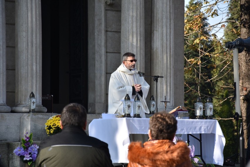 Zbierają pieniądze na cmentarzu, by ratować chrzanowskie zabytki