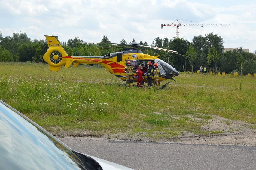 Śmigłowiec LPR wylądował przy parku na Słodowie we Włocławku. Wiemy co się stało [zdjęcia]
