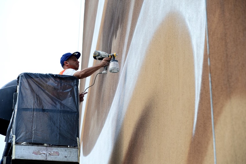 Przy ul. Szajnochy 55 powstaje mural w ramach projektu...