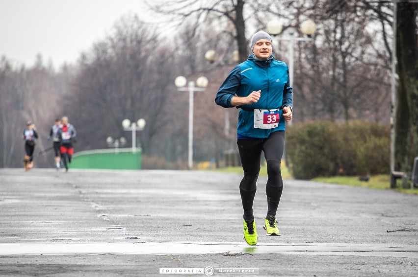 "Biegam z czystą przyjemnością" w Częstochowie - ZDJĘCIA. 40 osób wzięło udział w biegu promującym czysty sport