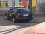 Nielegalne taksówki we Wrocławiu, pod kinem Helios