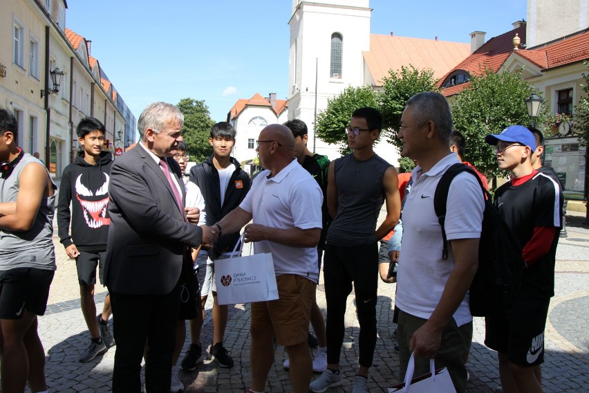 Państwo Środka na polkowickim Rynku. Piłkarze zwiedzali...