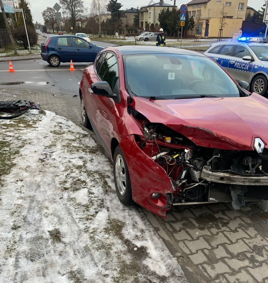 Wypadek na DK 42 w Działoszynie. Dwie kobiety trafiły do szpitala