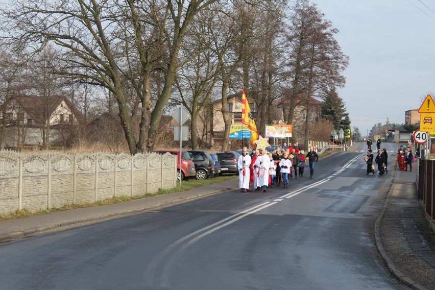 Pierwszy raz Orszak Trzech Króli w Ostrowach nad Okszą [FOTO]