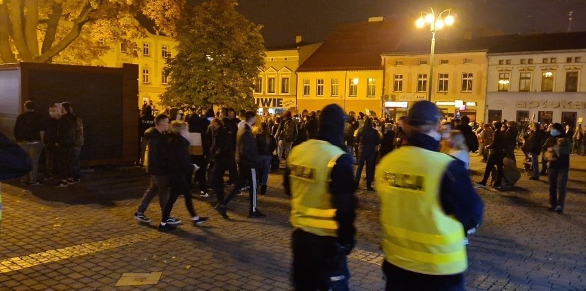 Niedzielne protesty w Lublińcu i w Kochanowicach pod domem...