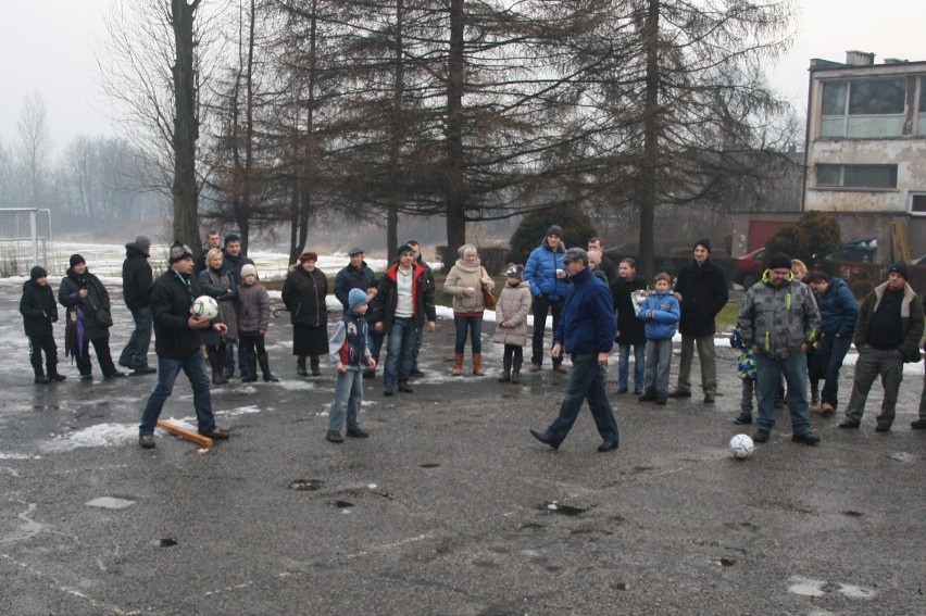 Festyn w Klimontowie: mieszkańcy bawili się na stadionie [ZDJĘCIA]