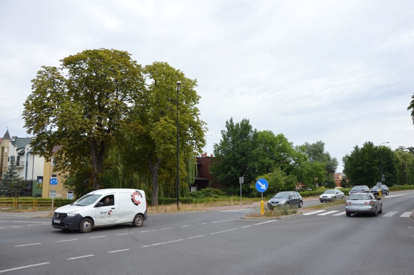 Lębork. Podają różne wersje kolizji na Niepodległości, więc policja skierowała sprawę do sądu