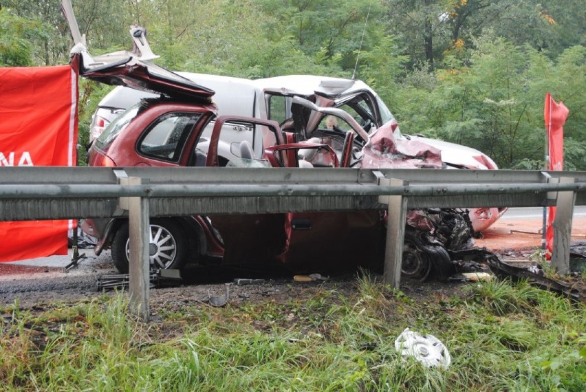 Wypadek na ul. Zielonej w Węgierskiej Górce. Jedna osoba nie żyje