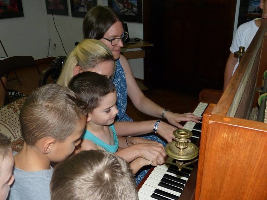 Muzeum Regionalne w Pleszewie. W czasie wakacyjnych warsztatów każdy mógł poczuć się pianistą
