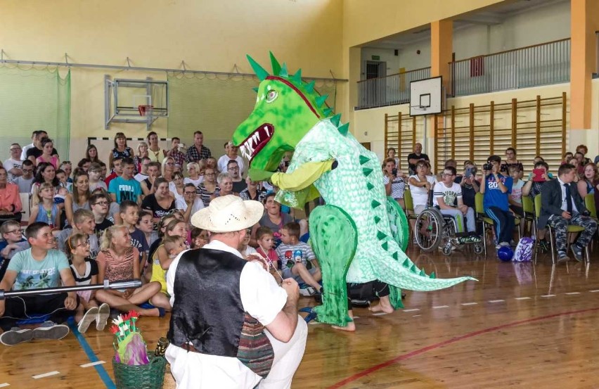 Dzień Rodziny w SOSW w Malborku [ZDJĘCIA]. "Bajka o Smoczycy", gry, zabawy i inne atrakcje