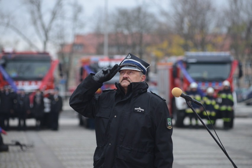 Zakup 15 średnich samochodów ratowniczo-gaśniczych dla...