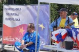 Pikieta billboardowa "Europa jest w nas" na ul. Mostowej w Bydgoszczy [zdjęcia]