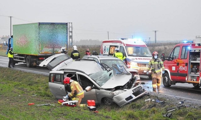 Zdjęcia z sobotniego (14.11.2020) wypadku w Paterku.