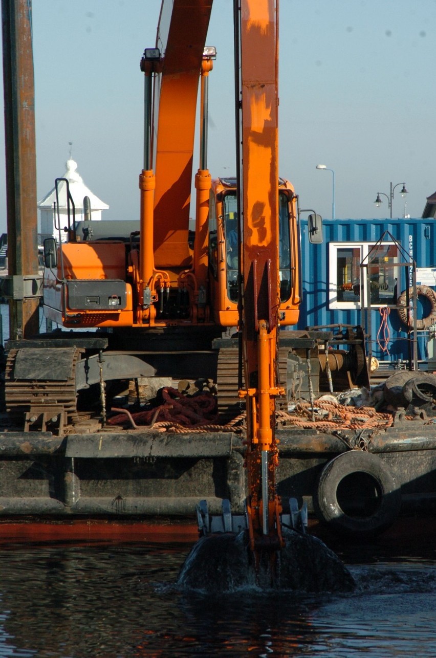 Port w Ustce: Trwa pogłebianie usteckiego portu [ZDJĘCIA]