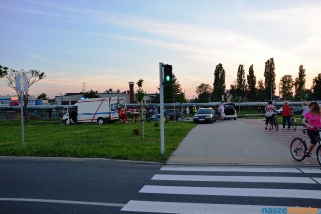 Wypadek w Lesznie - przy zjeździe z krajowej piątki w ulicę Mickiewicza.