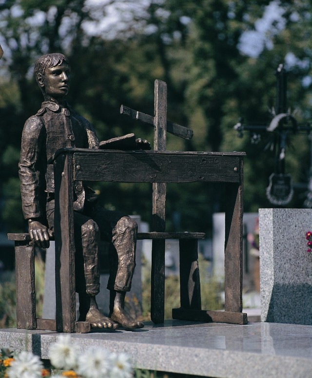 Zdewastowano grób Tadeusza Kantora na Cmentarzu Rakowickim. To ...