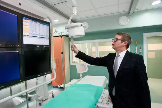 Lek. med. Maciej Miś, koordynator pracowni radiologii interwencyjnej w Szpitalu im. Sokołowskiego w Wałbrzychu, w której wykonywane są zabiegi trombektomii mechanicznej