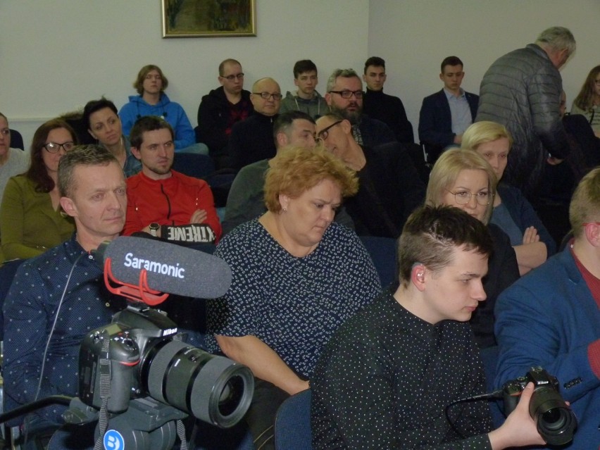 Debata Młodzieżowej Rady Miasta w Radomsku: Jak pogodzić inwestycje w mieście z dobrem przyrody? [ZDJĘCIA, FILM] 