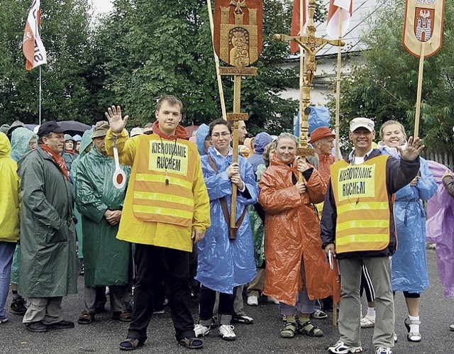 Niektórzy uczestnicy Pieszej Pielgrzymki Sieradzkiej na Jasną Górę pokonali ponad 230 kilometrów