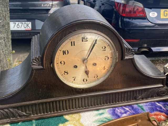 Stare zegary przykuwały wzrok na kieleckim targowisku w piątek 18 sierpnia. Zobaczcie co jeszcze można było kupić