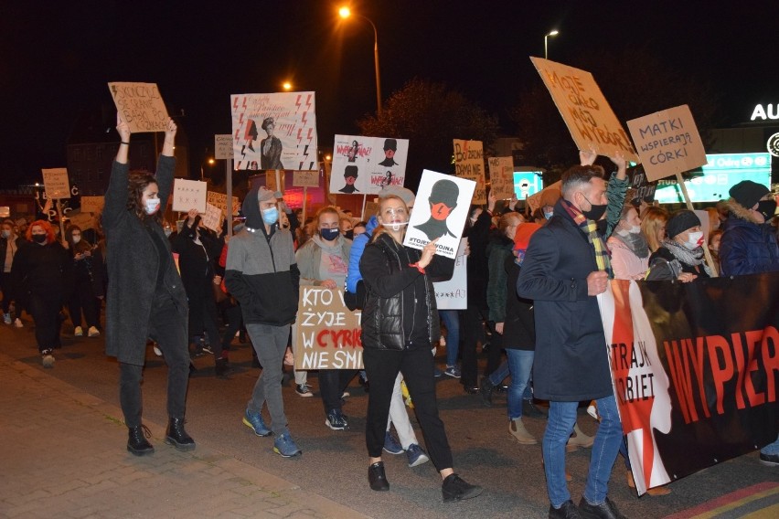 28.10.2020 - protest kobiet w Słubicach. Przyszły setki osób