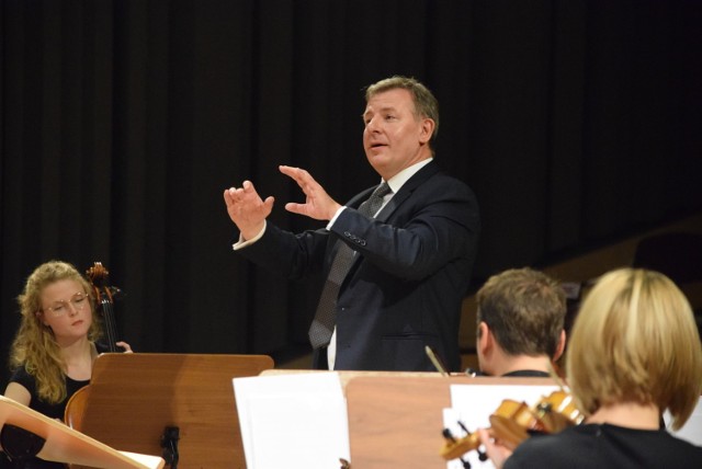 Kaliscy filharmonicy zapraszają na koncert online "Muzyczne podróże - dalekie i bliskie"