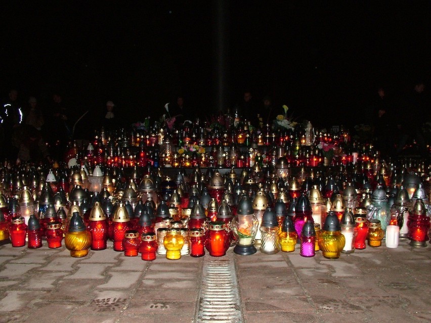 Tychy-Wartogłowiec: Cmentarz nocą [ZDJĘCIA] Na Wszystkich Świętych odwiedziliśmy groby