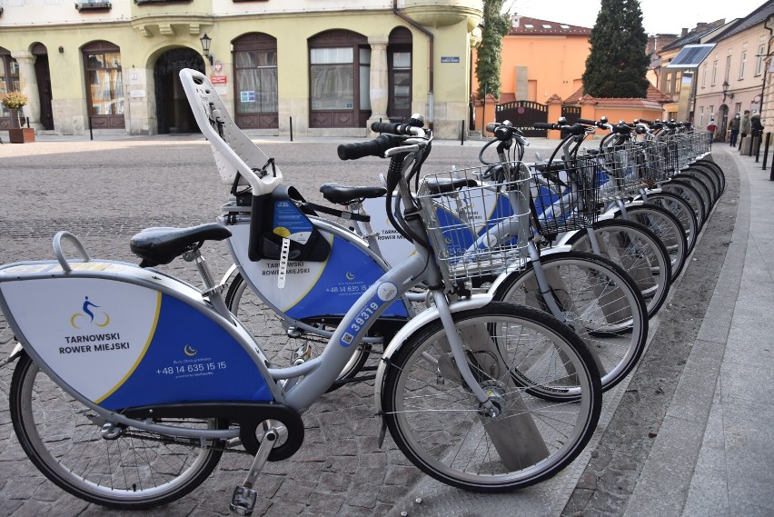 Jednoślady dostępne są w 16 stacjach rozlokowanych w różnych...