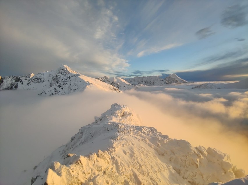 Tatry. Bajkowa zima w górach. Kasprowy Wierch pod śniegiem i w chmurach