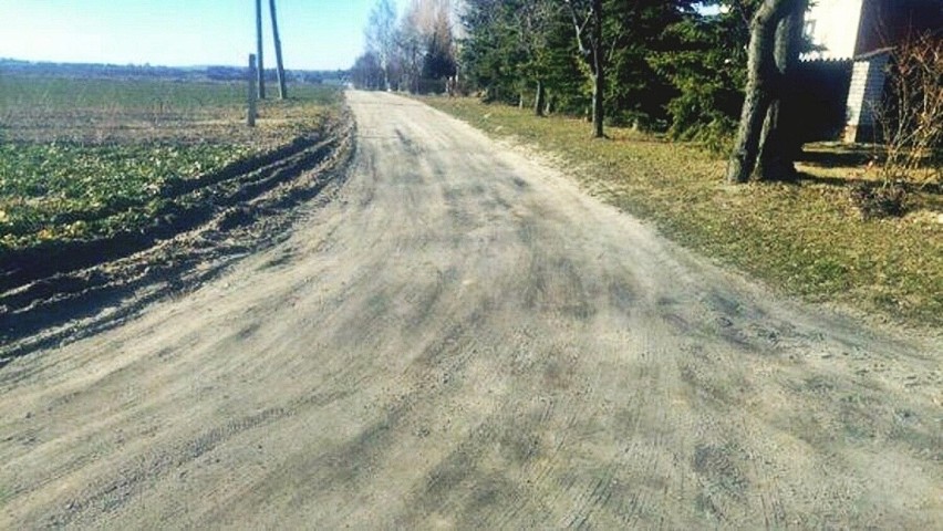 Powiat lubelski. Drogi szutrowe w Palikijach i Maszkach zmienią się w asfaltowe. Wręcz wołają o remont! Zobacz, jak teraz wyglądają