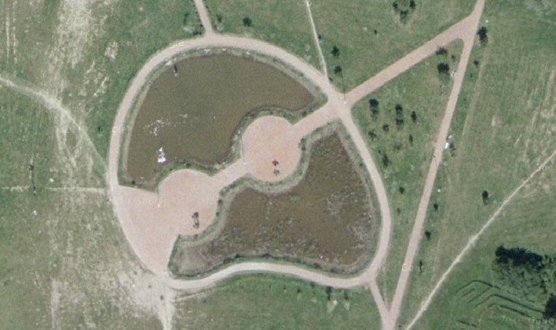 Zdjęcia satelitarne Żor: Park Cegielnia i hala sportowa wyglądają jak UFO. Co jeszcze?
