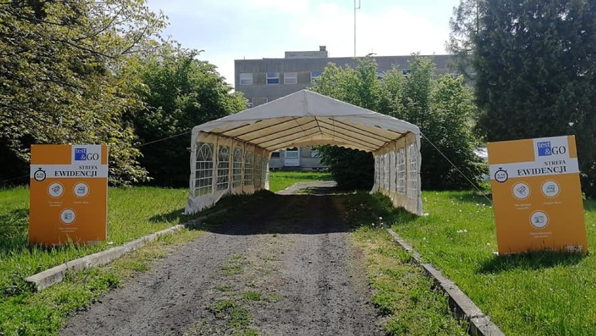 Testy na koronawirusa dla osób na kwarantannie. Punkt pobrań "drive-thru" w Wieluniu gotowy FOTO