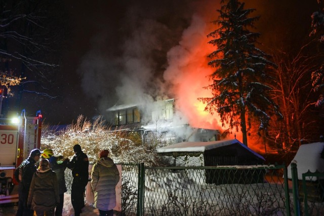Pożar drewnianego budynku na Bulwarach Słowackiego w Zakopanem
