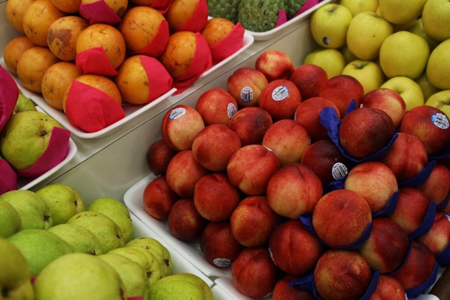Sprawdzamy ceny owoców na targowisku w Olkuszu