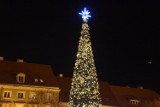 Gniezno. Choinka i iluminacje rozświetliły Rynek