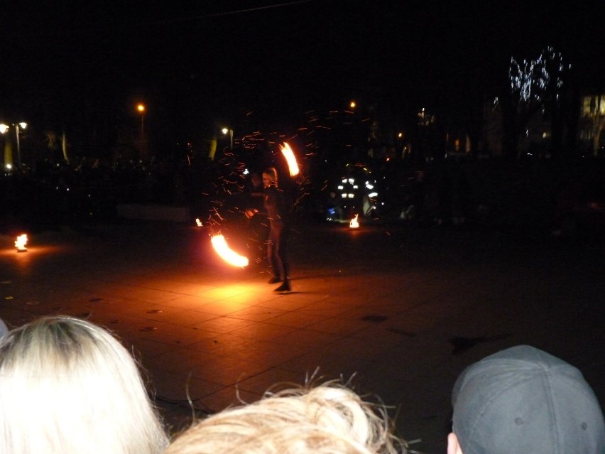 Radomsko WOŚP 2020: Światełko do nieba. Pokaz Fireshow [ZDJĘCIA, FILM]