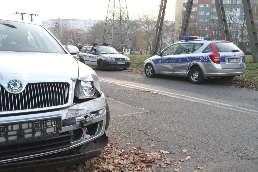 Wrocław: Radiowóz zderzył się z samochodem osobowym (ZDJĘCIA)