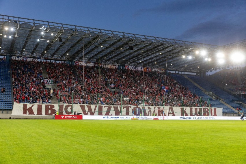 Wisła Kraków. Było gorąco na trybunach. Kibice „Białej Gwiazdy” na meczu z GKS-em Katowice ZDJĘCIA