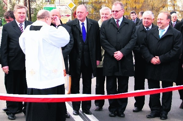 Poświęcenie i przecięcie wstęgi zgromadziło wielu notabli