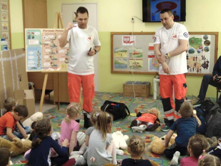 Ratownicy medyczni odwiedzili przedszkole w Choczu