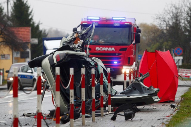 Po wypadku ze skutkiem śmiertelnym, rodzinie zmarłego przysługuje zadośćuczynienie. 

Komu ono przysługuje i jakie są stawki? Zobaczcie. 


Szczyt motoryzacyjnej oszczędności? Koszt przejechania stu kilometrów tym autem to zaledwie... 8 złotych/TVN TURBO

